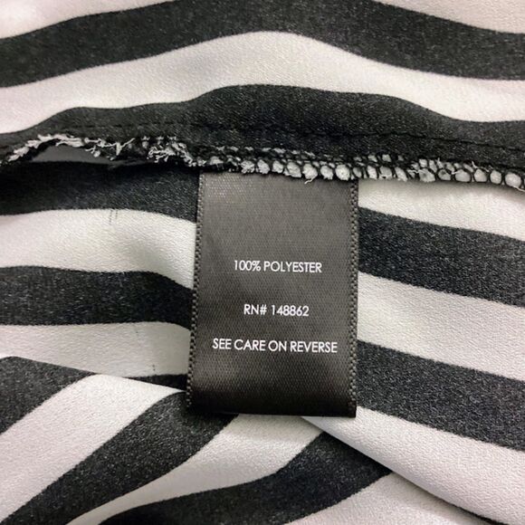 Torrid Black/White Long Sleeve Tunic Blouse in Size 2X - Picture 8 of 8